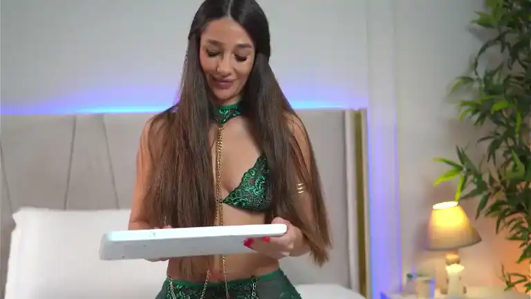 Miryamfox – [Streamate] Hot Show Rides Naked Model – 2025-11-23 00:10:47