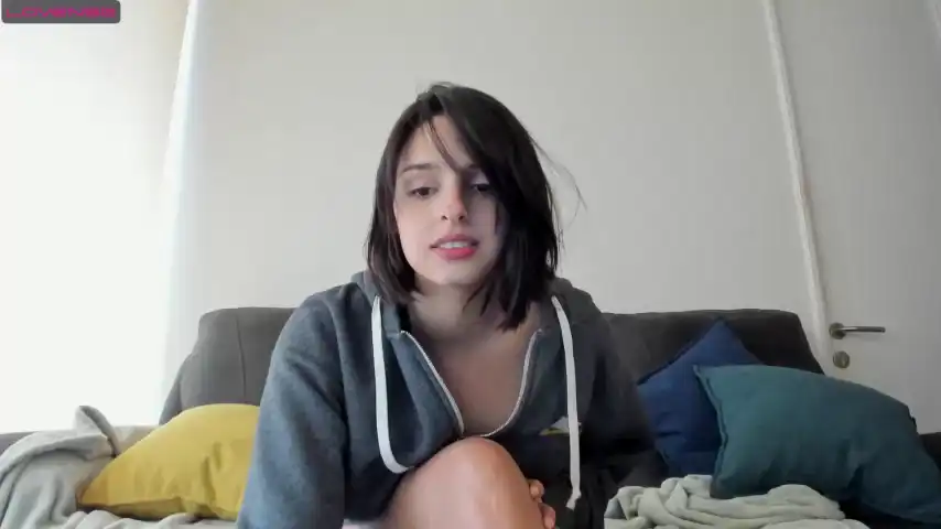 Yourfreakygirl – [Chaturbate] Playful Natural Body Shaved – 2025-11-02 14:12:16