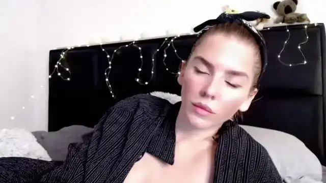 K_i_a – [Myfreecams] Naughty Fuck Her Hard Best – 2025-05-28 19:31:04