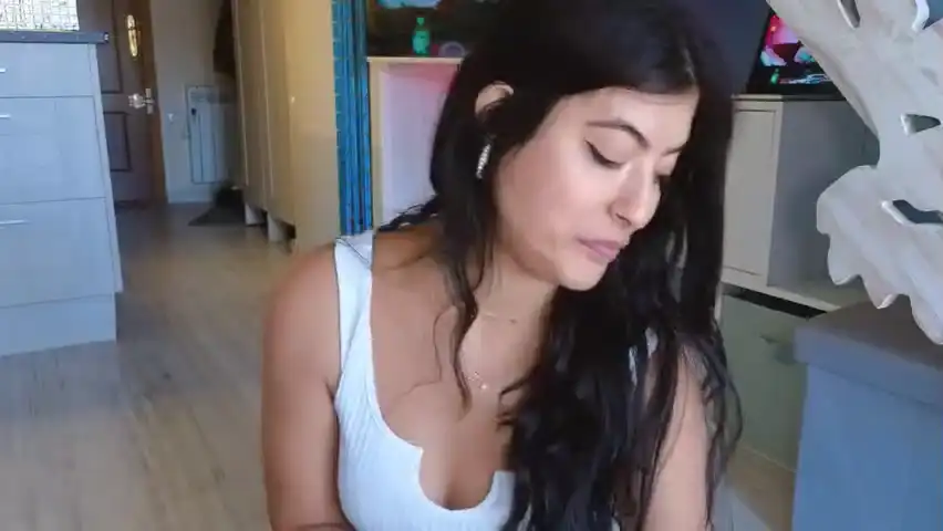 Luzyann – [Amateur.tv] Hot Camgirl Blowjob – 2026-03-28 01:26:44
