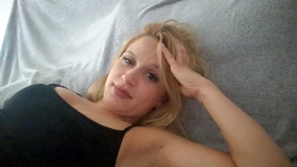 Fr3akyasfuck – [Showup] Sex Toys Sexy Sister Webcamsex – 2026-02-20 03:56:14