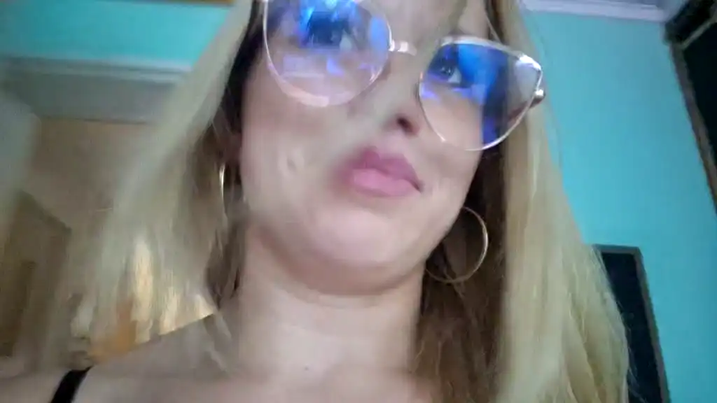 Fr3akyasfuck – [Showup] Busty Ass Chica – 2026-01-01 13:57:18