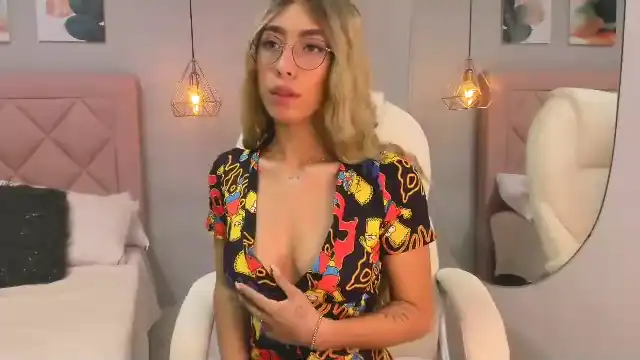 Julianna-cute – [Flirt4free] First Time Real Slut Flashing Ass – 2025-01-05 04:00:40