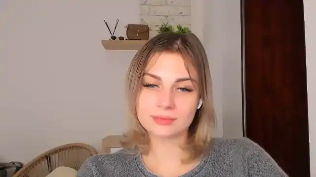 Earlyybird – [Myfreecams] Pvt Anal Webcam – 2026-05-28 17:37:43