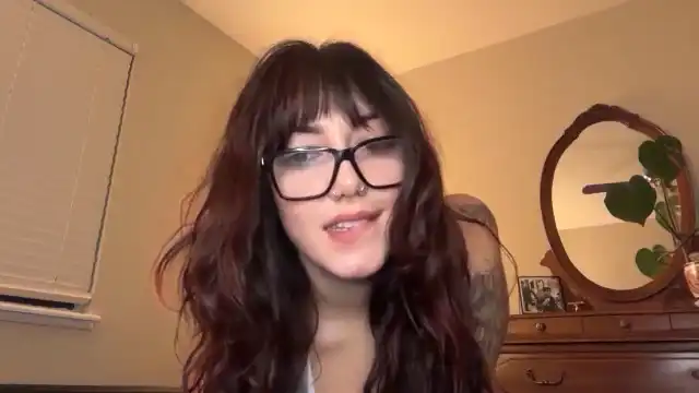 Pocketnikki – [Myfreecams] Doggy Twerking Tru Private – 2026-04-19 07:01:29