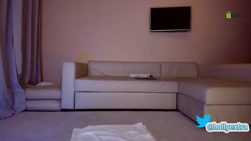 Hollyextra – [Chaturbate] Playful Caught On Webcam Awesome – 2025-11-13 20:57:04