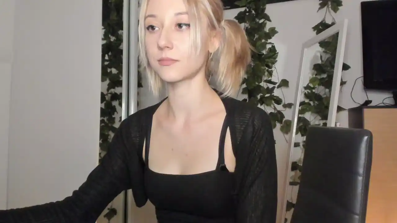 Purebomb – [Showup] Young Slut Babes Live Show – 2026-01-14 08:33:46