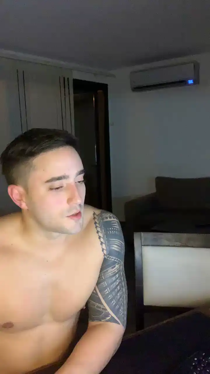 Carmy19 – [Cam4] Teases Blowjob Fucks Herself – 2025-10-14 11:27:17