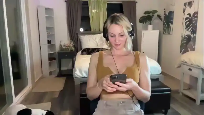 Kaileeshy – [Chaturbate] Flashing Ass Babes Ticket Cum Video – 2025-11-26 06:37:44