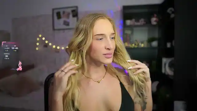 Nicoletteshea – [Myfreecams] Home Alone Pvt Fisting Pussy – 2025-06-06 18:43:59